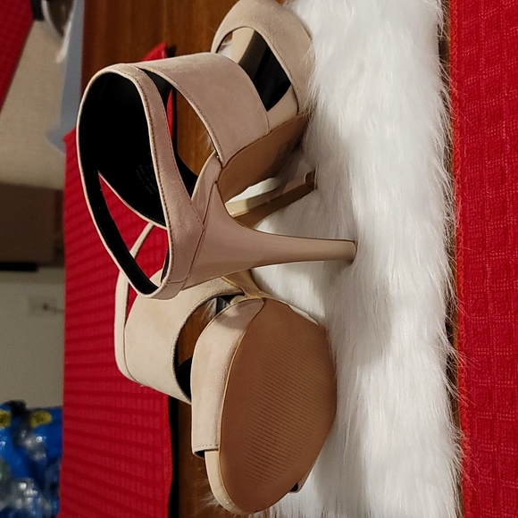 Shoes - Picture 2 of 4